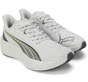 Puma Darter Pro Running Shoes का फ्रंट साइड से क्लियर व्यू